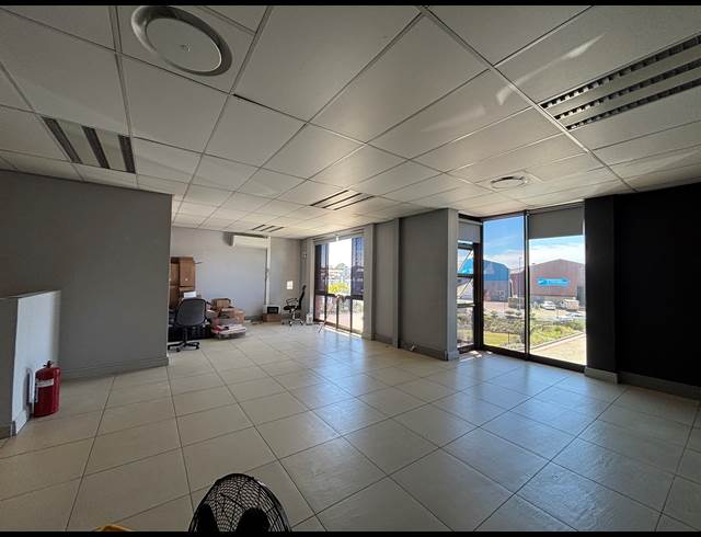 547M² WAREHOUSE TO LET IN STIKLAND INDUSTRIAL