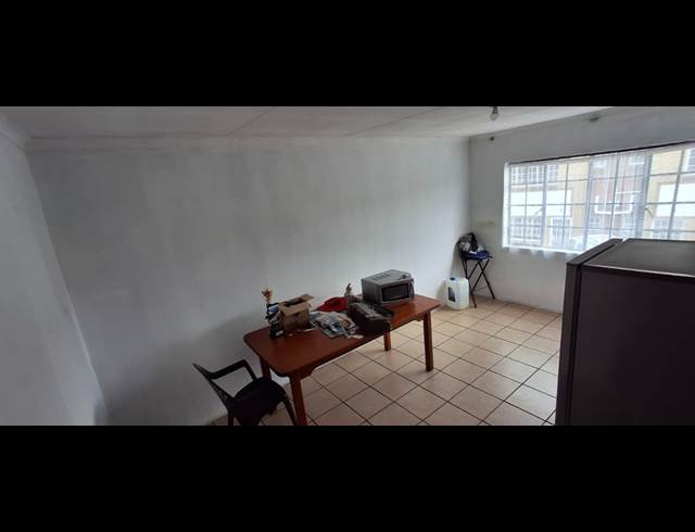 250M² BUILDING TO LET IN MOREHILL