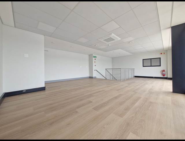565M² WAREHOUSE TO LET IN STIKLAND INDUSTRIAL