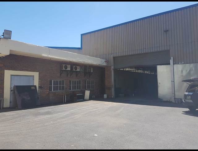 1,626M² WAREHOUSE TO LET IN AMALGAM