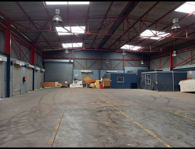 2,238M² WAREHOUSE TO LET IN SPARTAN