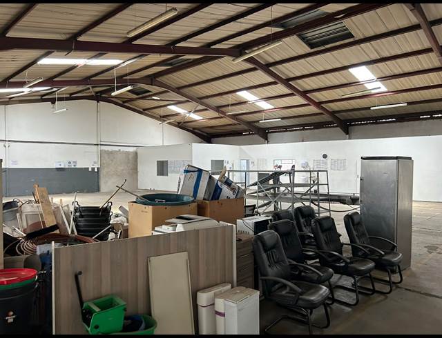 1,025M² WAREHOUSE TO LET IN ANDERBOLT