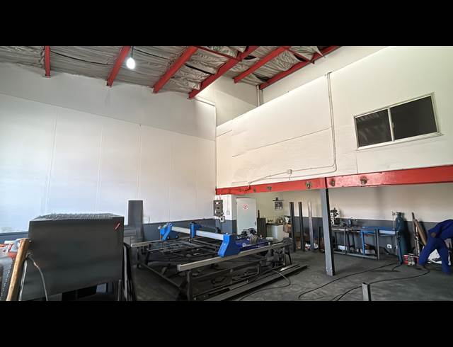 155M² WAREHOUSE TO LET IN JET PARK