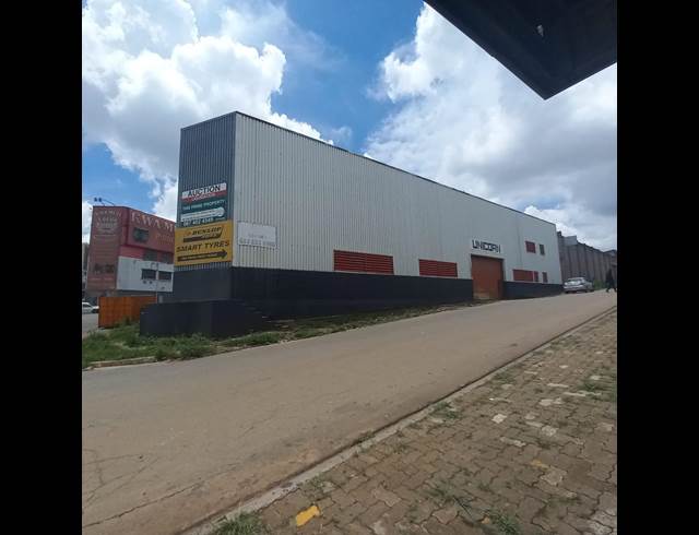 818M² WAREHOUSE TO LET IN CITY WEST