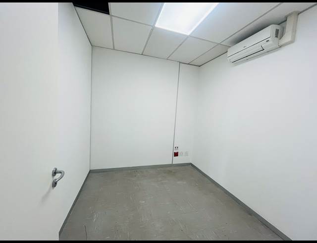301M² OFFICE TO LET IN BRYANSTON