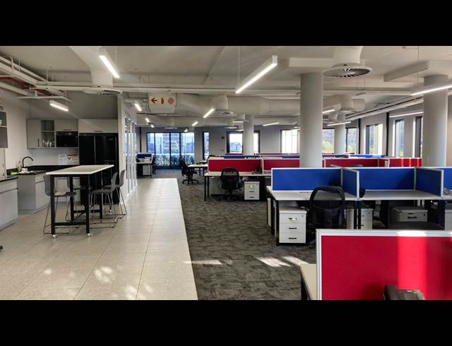 1,310M² OFFICE TO LET IN BIRNAM