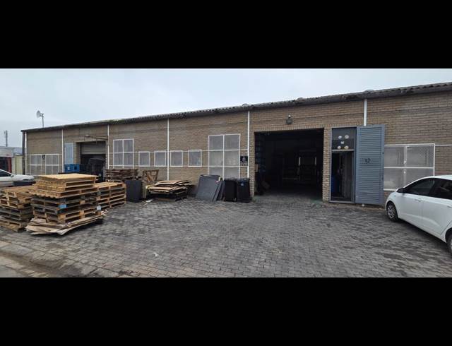 315M² WAREHOUSE TO LET IN CHARLESTON HILL