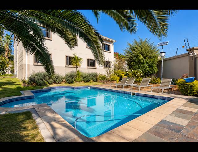 16 BEDROOM GUEST HOUSE TO LET IN BROADACRES
