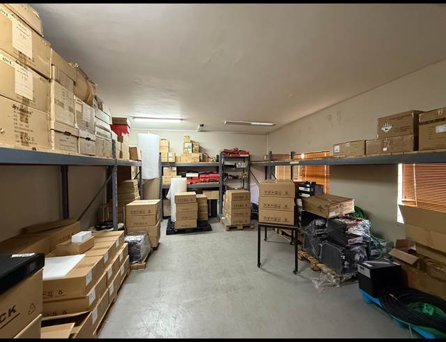 1,043M² WAREHOUSE TO LET IN ORMONDE