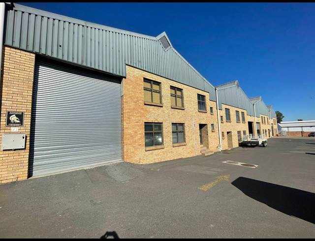 482M² WAREHOUSE TO LET IN EVERITE INDUSTRIA