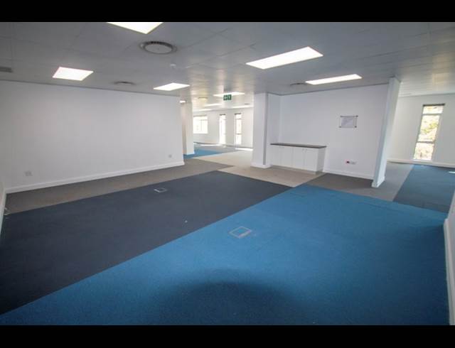 2,000M² OFFICE TO LET IN SANDOWN