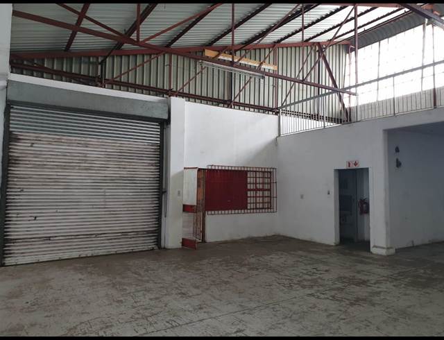 152M² WAREHOUSE TO LET IN STEELEDALE