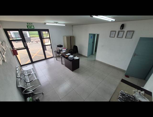 900M² FACTORY TO LET IN APEX