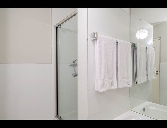 2 BEDROOM APARTMENT TO LET IN BANTRY BAY