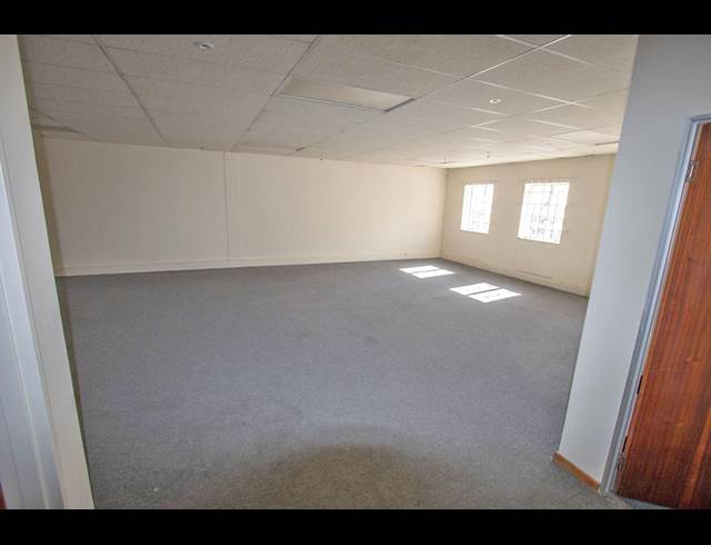 1,051M² OFFICE TO LET IN HALFWAY HOUSE