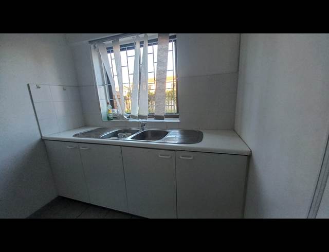 123M² OFFICE TO LET IN CLAREMONT