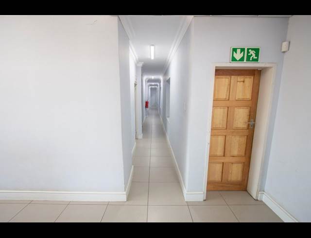 1,545M² WAREHOUSE TO LET IN HALFWAY HOUSE