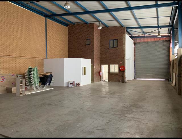 245M² WAREHOUSE TO LET IN LASER PARK