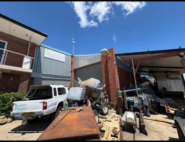 412M² WAREHOUSE TO LET IN STRAND CENTRAL