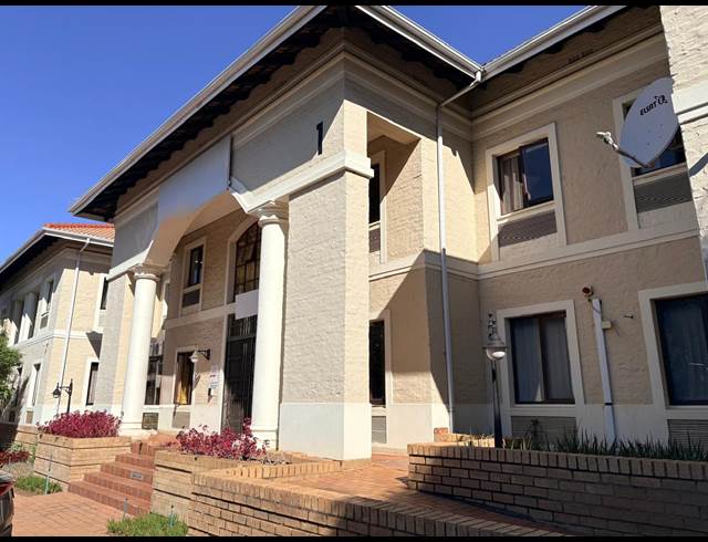 1,525M² OFFICE TO LET IN VORNA VALLEY