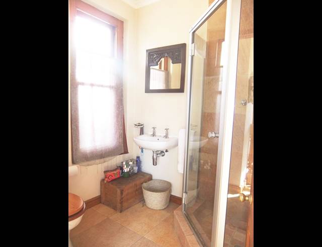 4 bed property to rent in WOODSTOCK