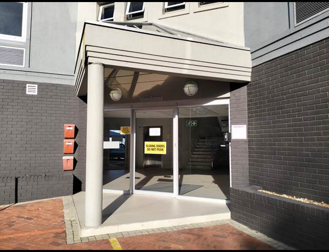 422M² BUSINESS CENTRE TO LET IN ROSENPARK