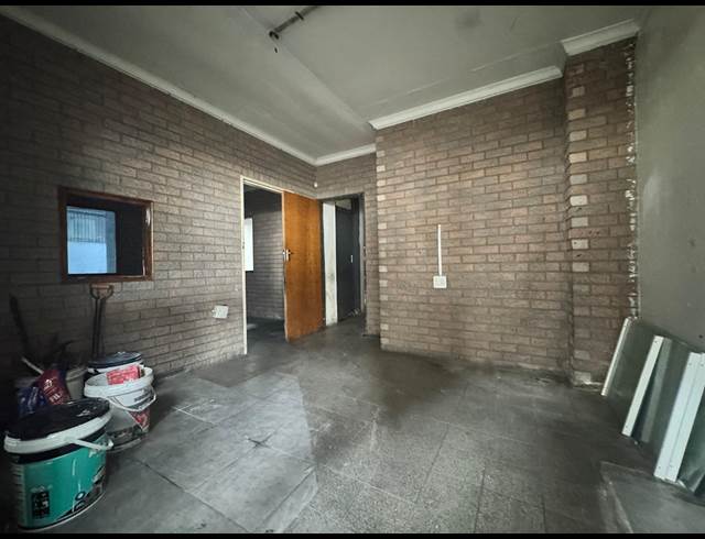 1,200M² WAREHOUSE TO LET IN PHOENIX INDUSTRIAL