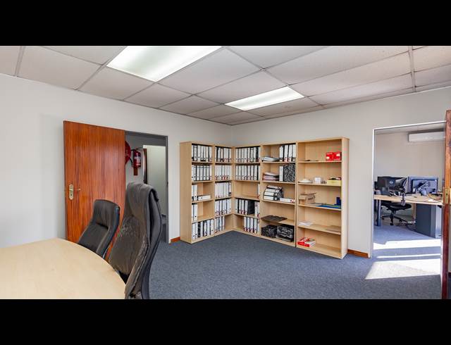 127M² OFFICE TO LET IN ROBINDALE