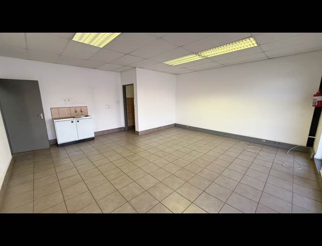 284.20M² WAREHOUSE TO LET IN DRIEHOEK