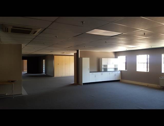 5,000M² WAREHOUSE TO LET IN POMONA