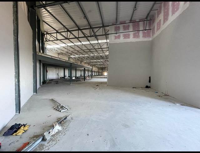 718M² WAREHOUSE TO LET IN STIKLAND INDUSTRIAL