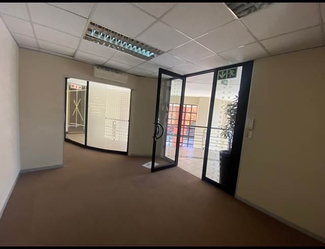 512M² OFFICE TO LET IN BRYANSTON