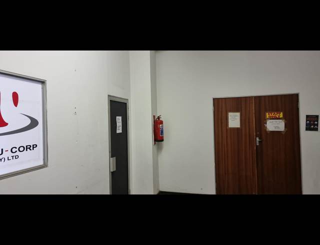1,200M² WAREHOUSE TO LET IN NEW CENTRE