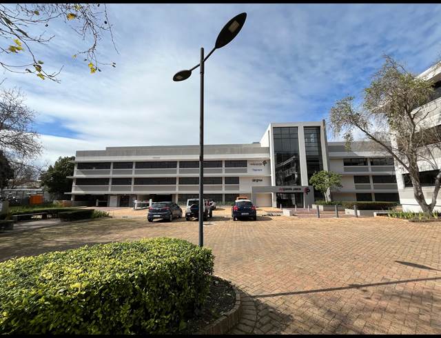 1,960M² OFFICE TO LET IN PINELANDS