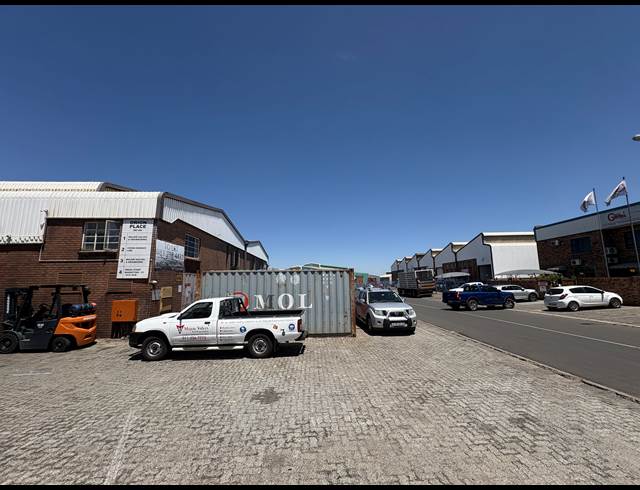 735M² WAREHOUSE TO LET IN JET PARK