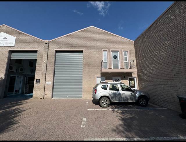 299M² WAREHOUSE TO LET IN STRAND CENTRAL