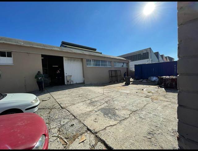 800M² WAREHOUSE RENTED IN NDABENI