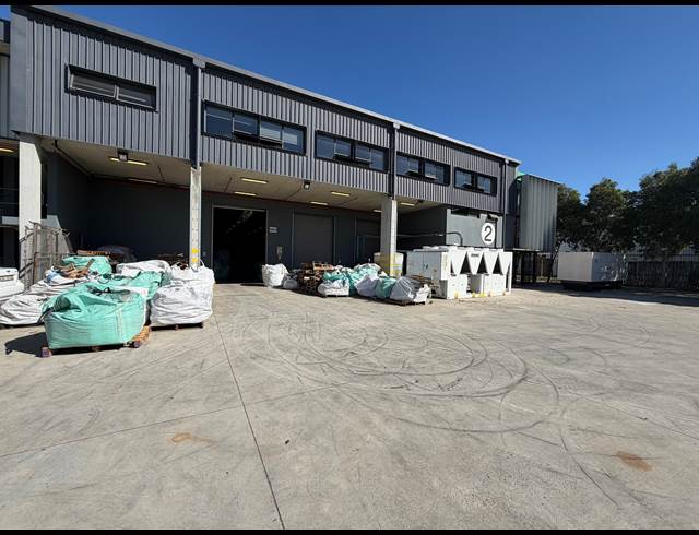 2,305M² WAREHOUSE TO LET IN BLACKHEATH INDUSTRIAL