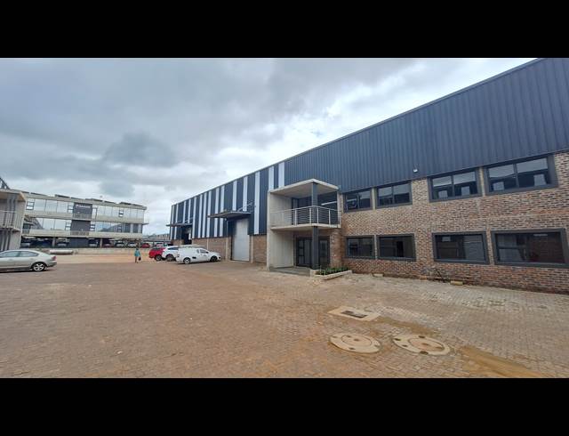 1,300M² WAREHOUSE TO LET IN LANSERIA