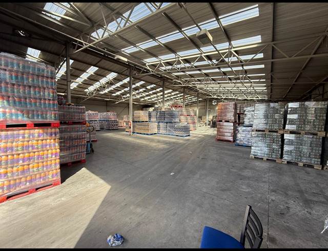 1,300M² WAREHOUSE TO LET IN INDUSTRIA WEST