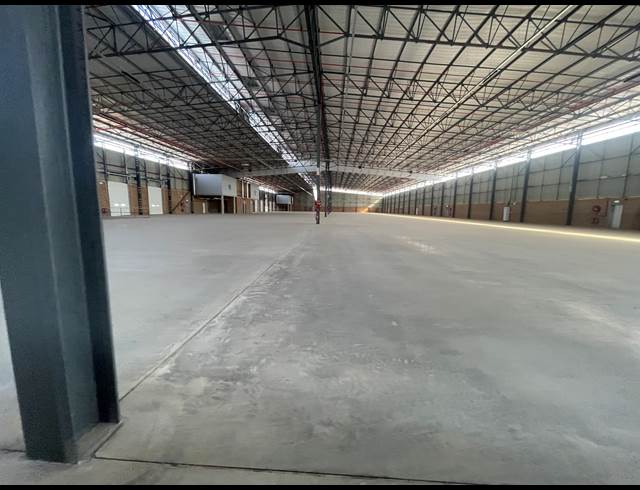 2,250M² WAREHOUSE TO LET IN AIRPORT PARK