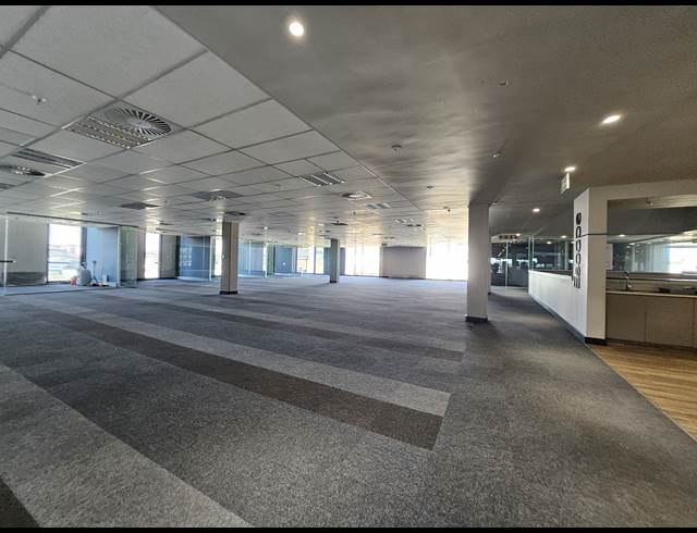 704M² OFFICE TO LET IN DIE HOEWES