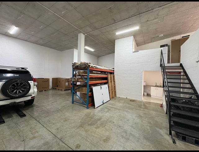 199M² WAREHOUSE TO LET IN FIRGROVE