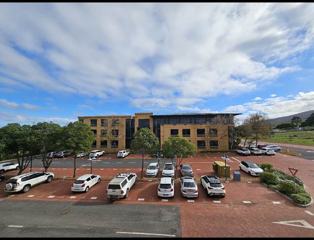 1,014M² OFFICE TO LET IN PLATTEKLOOF