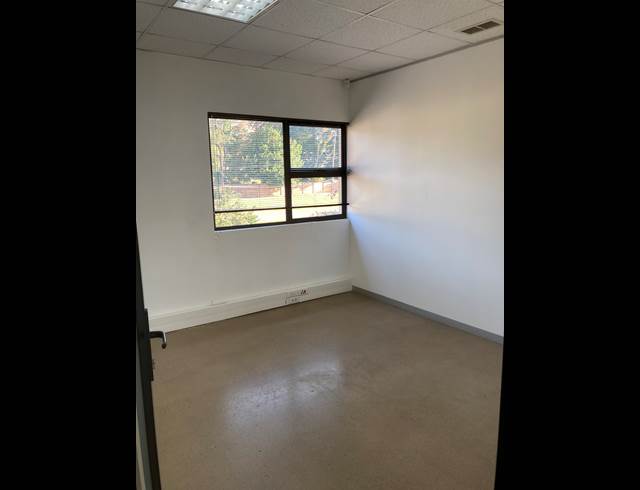 183M² OFFICE TO LET IN GILLITTS