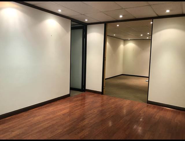 242M² OFFICE TO LET IN HYDE PARK