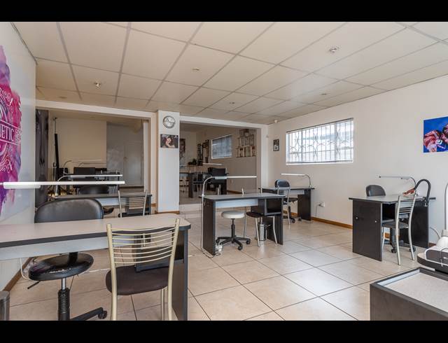 125M² OFFICE TO LET IN RANDHART
