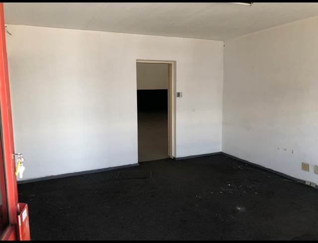 200M² WAREHOUSE TO LET IN JET PARK
