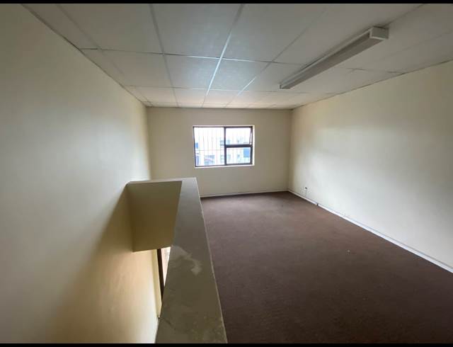 300M² WAREHOUSE TO LET IN KILLARNEY INDUSTRIA