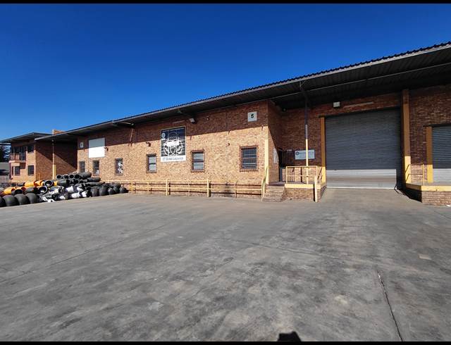 850M² WAREHOUSE TO LET IN POMONA